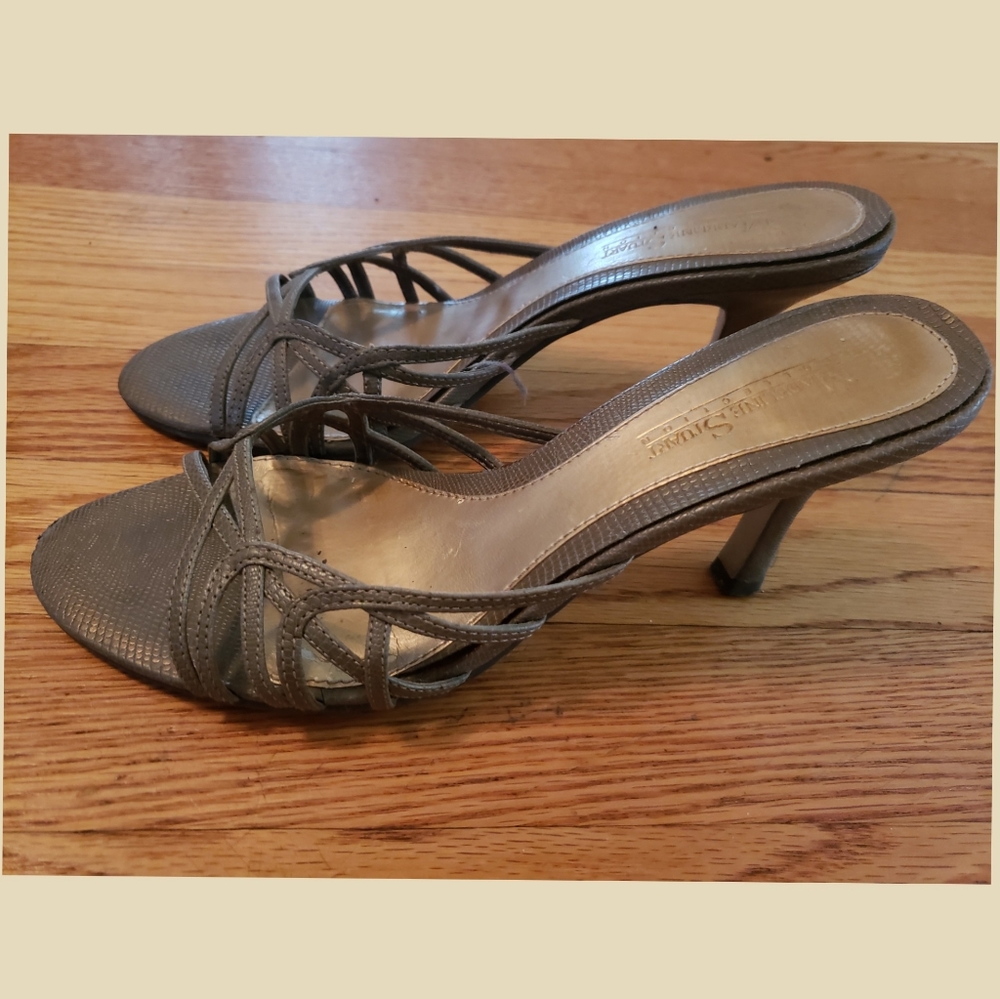 Kitten heel slides